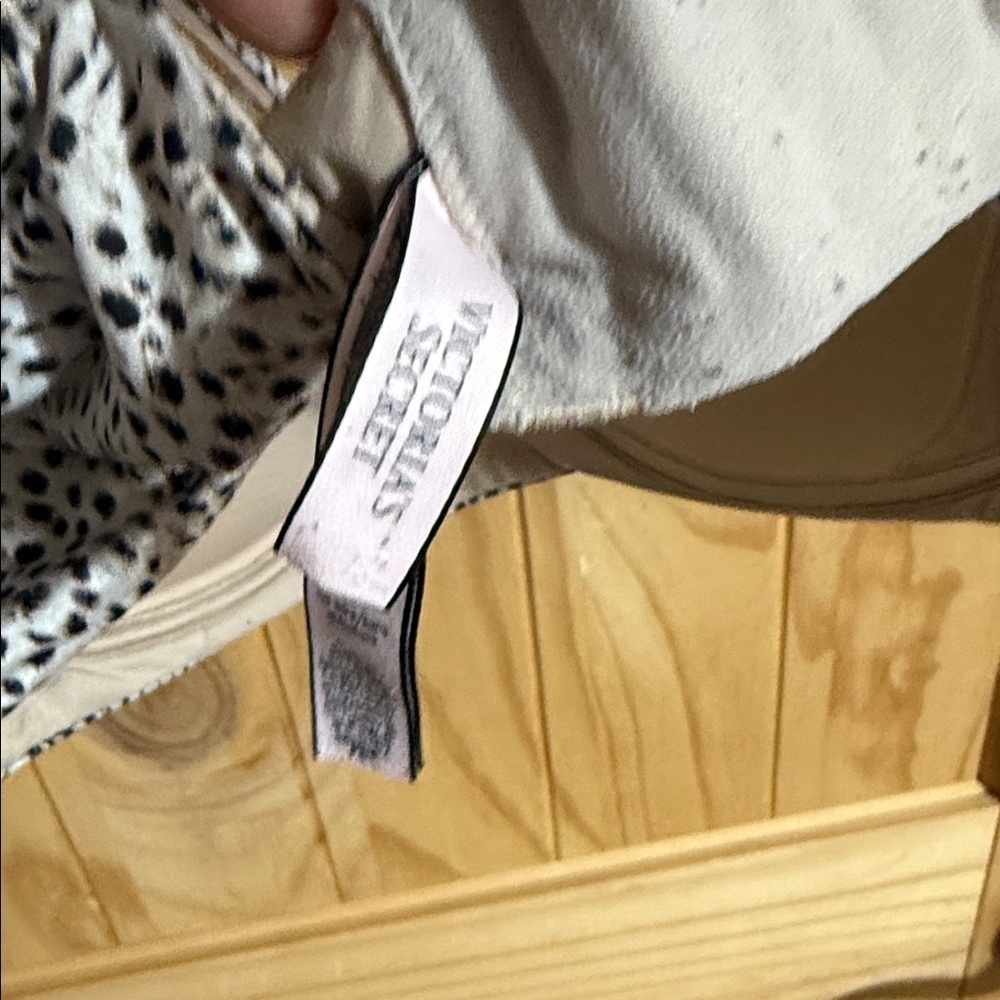 Victoria's Secret Black and Cream Spotted Bra - Picture 3 of 6